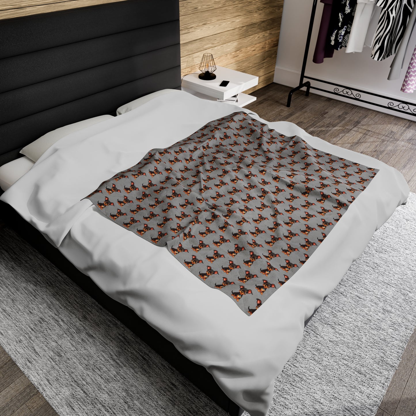 Chihuahua Velveteen Plush Blanket (Grey)