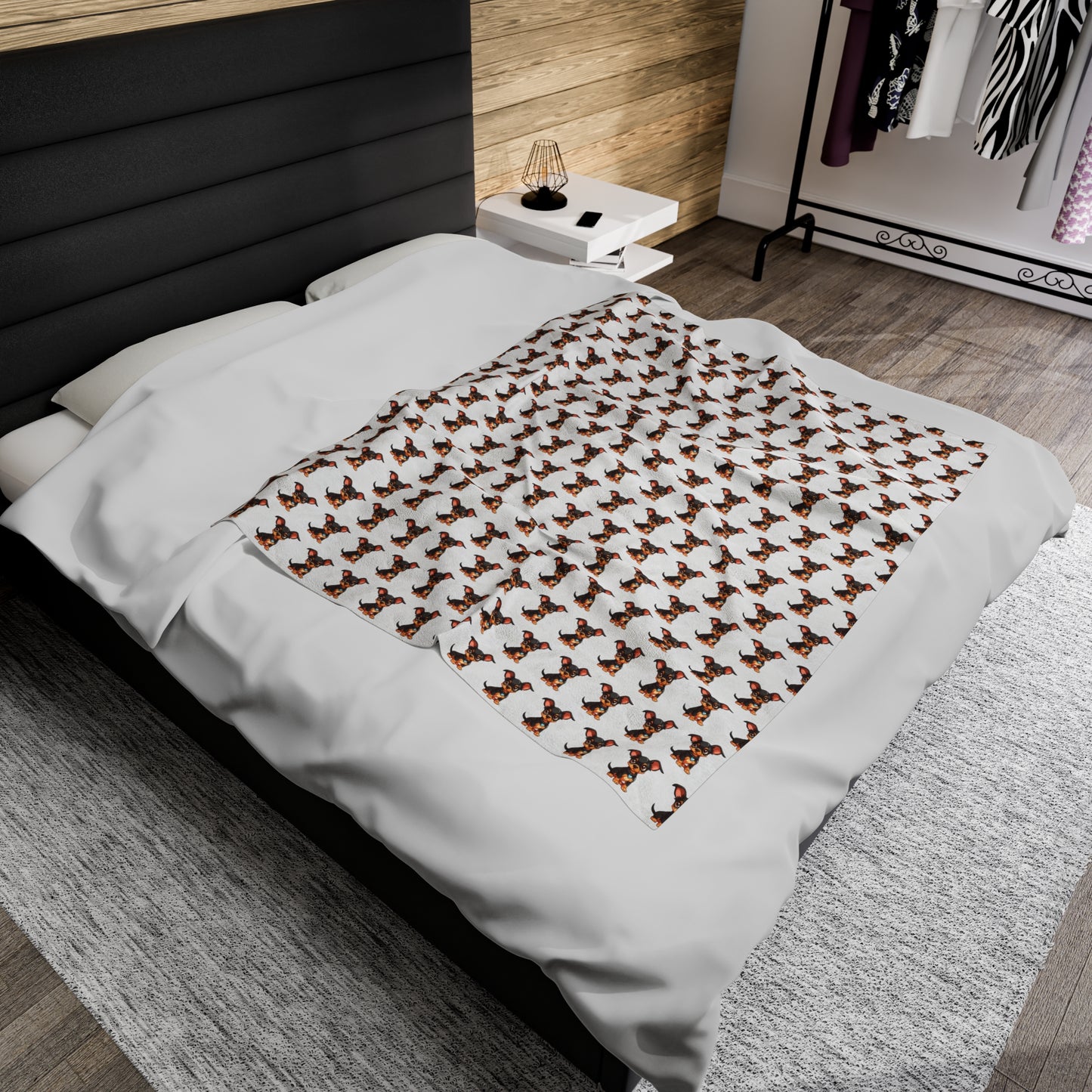 Chihuahua Velveteen Plush Blanket (White)
